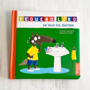 Portada libro "Pequeño lobo se lava los dientes"